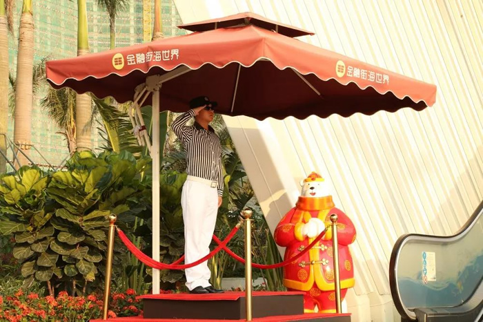 高檔小區(qū)站崗