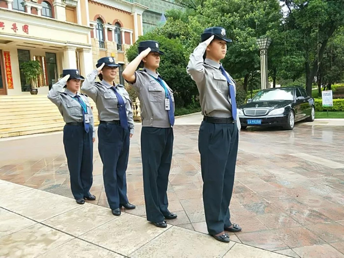 英姿颯爽得安人