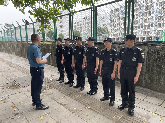 小區(qū)安保人員集隊(duì)風(fēng)采
